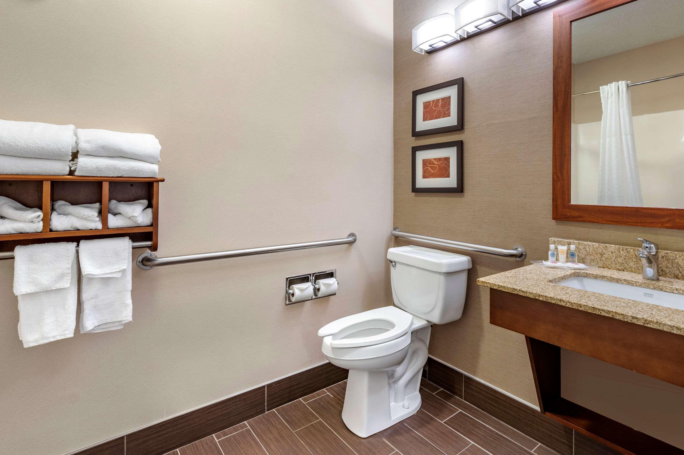 Hotel Comfort West - Hilliard 2*